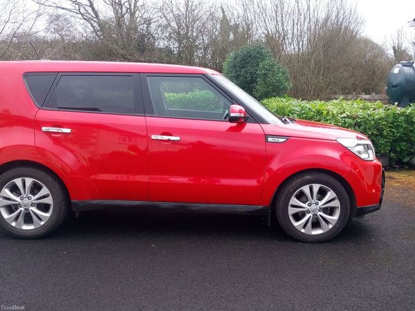 Kia Soul Hatchback, Diesel, 2015, Red