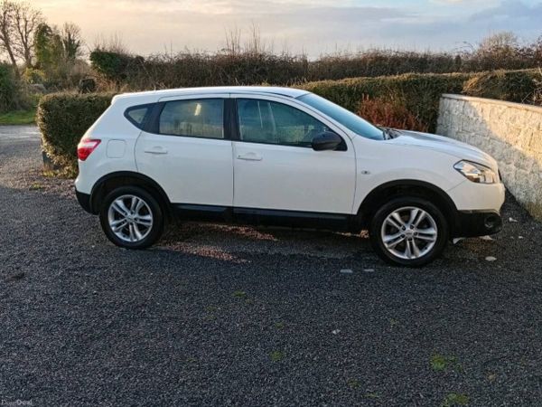 Nissan Qashqai Hatchback, Diesel, 2013, White
