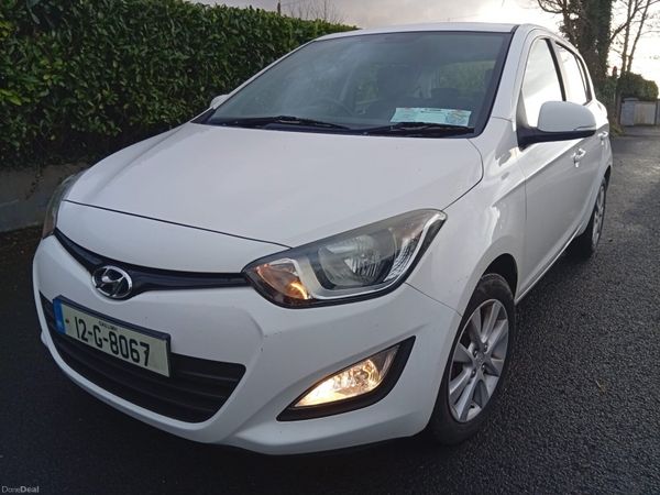 Hyundai i20 Hatchback, Petrol, 2012, White