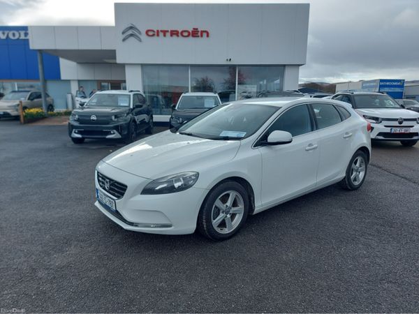 Volvo V40 Hatchback, Diesel, 2014, White