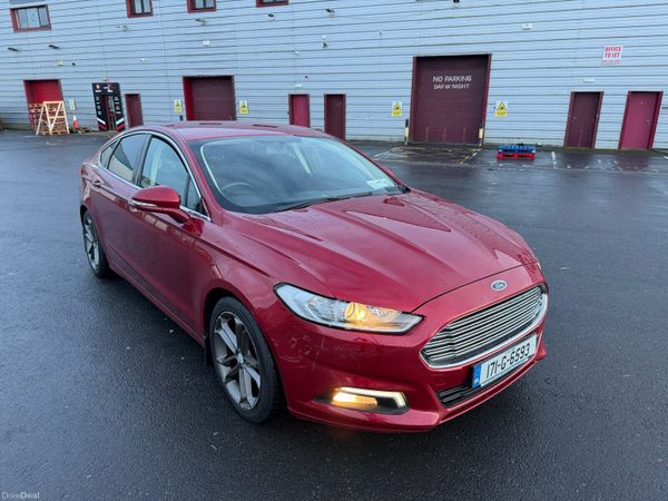 Ford Mondeo Hatchback, Diesel, 2017, Red