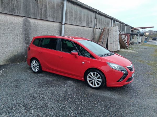 Vauxhall Zafira MPV, Diesel, 2015, Red