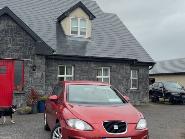 SEAT Leon Hatchback, Petrol, 2009, Red