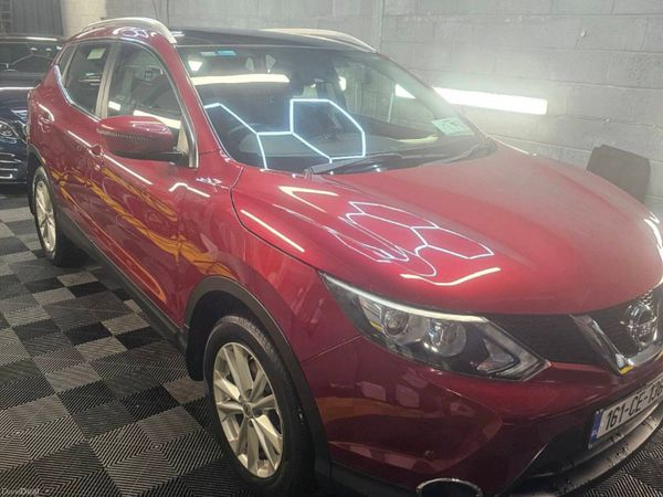 Nissan Qashqai Hatchback, Diesel, 2016, Red