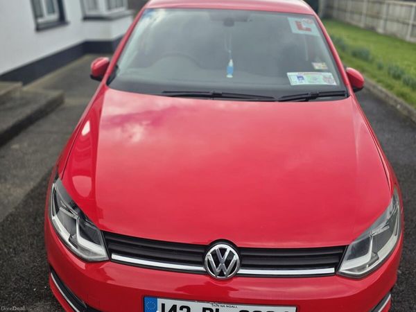 Volkswagen Polo Hatchback, Petrol, 2014, Red