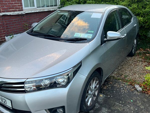 Toyota Corolla Saloon, Petrol, 2014, Silver