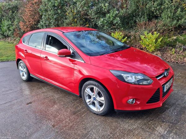 Ford Focus Hatchback, Petrol, 2012, Red