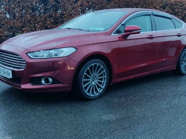 Ford Mondeo Hatchback, Diesel, 2015, Red
