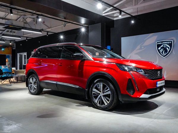 Peugeot 5008 MPV, Diesel, 2022, Red