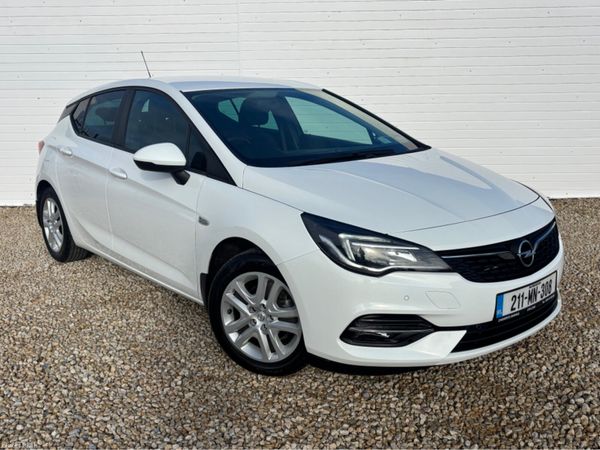 Opel Astra Hatchback, Petrol, 2021, White