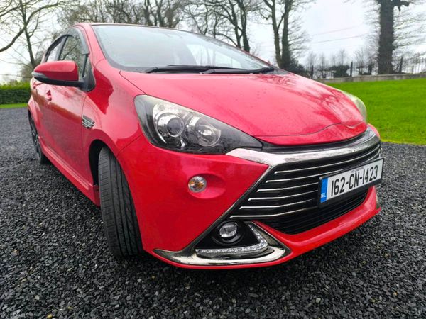 Toyota Aqua Hatchback, Hybrid, 2016, Red