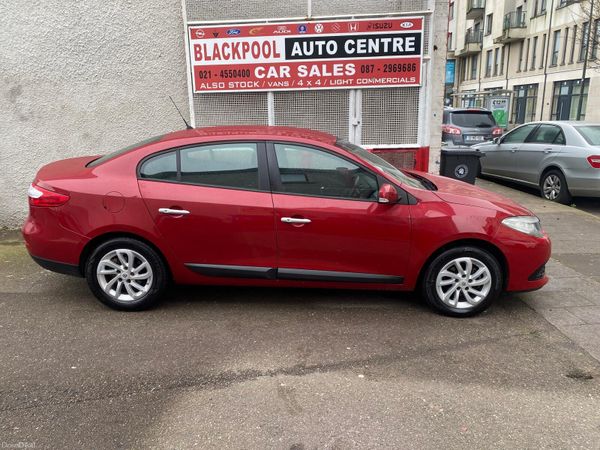 Renault Fluence Saloon, Diesel, 2015, Red