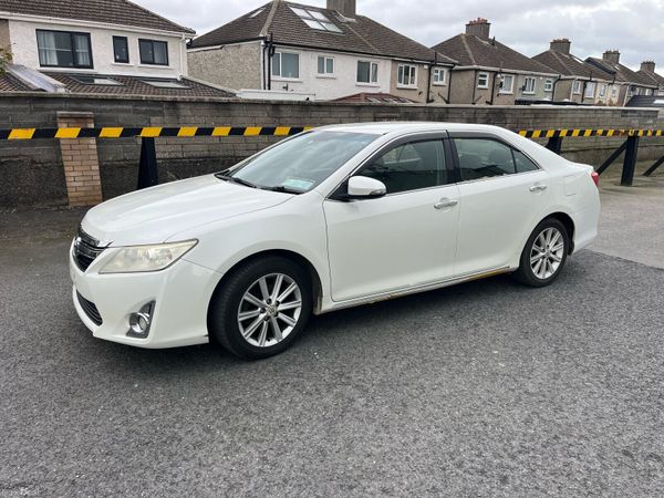 Toyota Camry Saloon, Petrol Hybrid, 2012, White