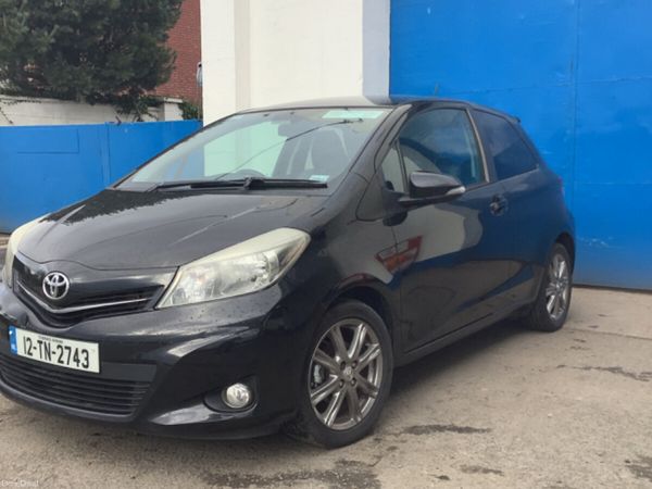 Toyota Yaris Hatchback, Petrol, 2012, Black