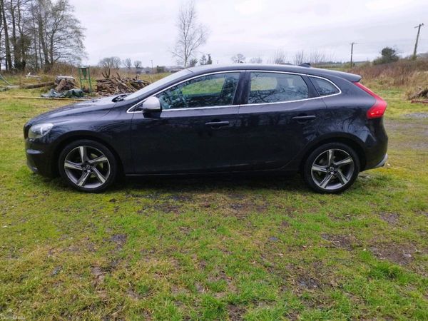Volvo V40 Hatchback, Diesel, 2015, Black