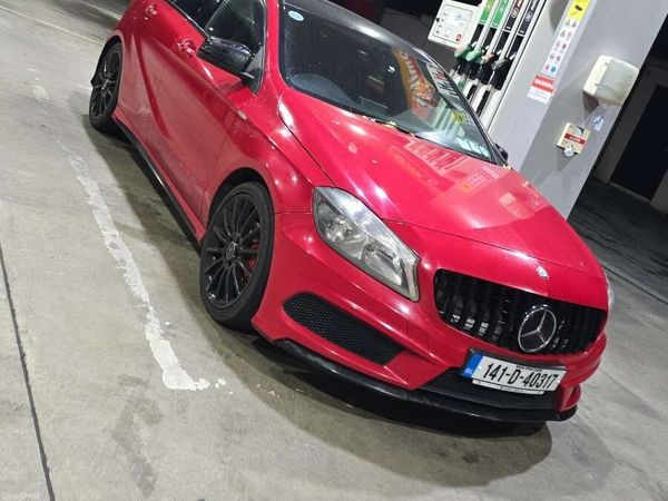 Mercedes-Benz A-Class Hatchback, Diesel, 2014, Red