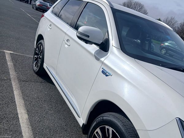 Mitsubishi Outlander SUV, Petrol Plug-in Hybrid, 2018, White