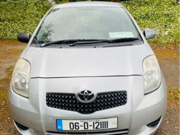 Toyota Yaris Hatchback, Petrol, 2006, Silver