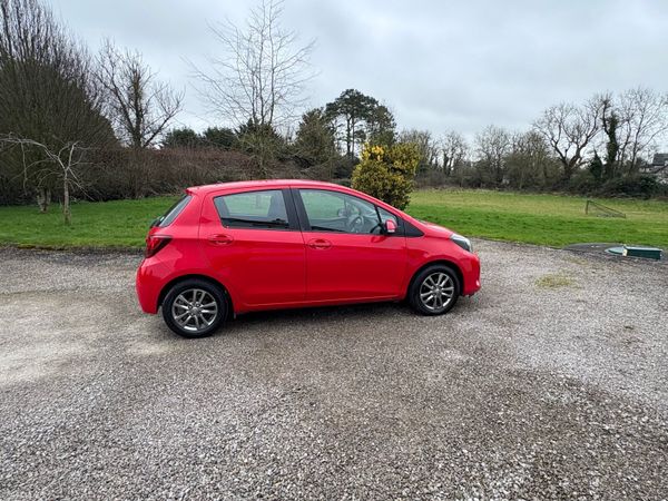 Toyota Yaris Hatchback, Petrol, 2015, Red