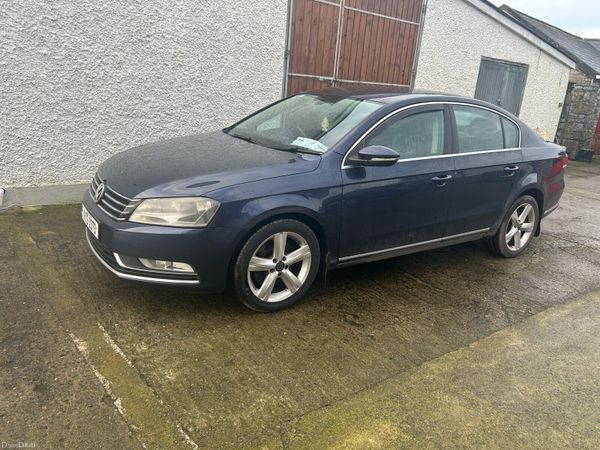Volkswagen Passat Saloon, Diesel, 2011, Blue