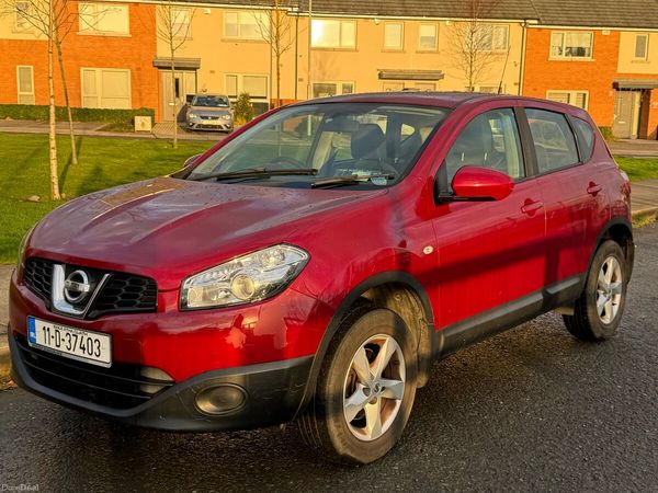 Nissan Qashqai Hatchback, Petrol, 2011, Red