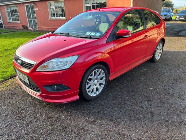 Ford Focus Hatchback, Diesel, 2011, Red