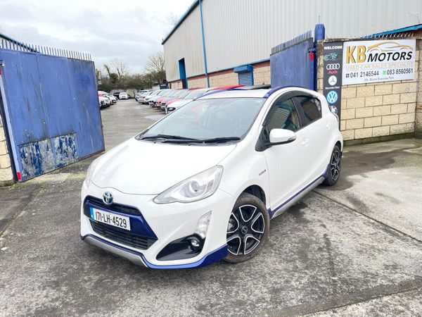 Toyota Aqua Hatchback, Petrol Hybrid, 2017, White