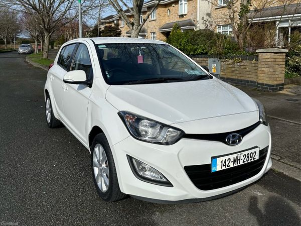 Hyundai i20 Hatchback, Petrol, 2014, White