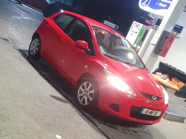 Mazda Mazda2 Hatchback, Petrol, 2010, Red