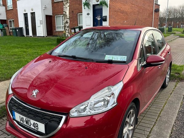Peugeot 208 Hatchback, Petrol, 2014, Red