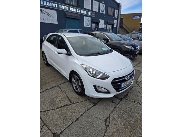 Hyundai i30 Hatchback, Petrol, 2016, White