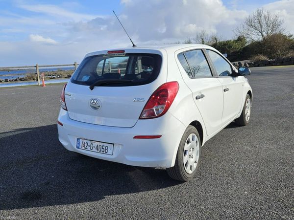 Hyundai i20 Hatchback, Petrol, 2014, White