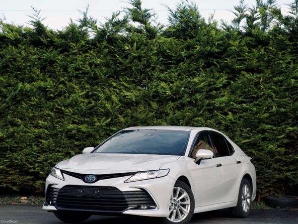 Toyota Camry Saloon, Petrol Hybrid, 2021, White