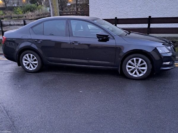 Skoda Octavia Saloon, Diesel, 2018, Black