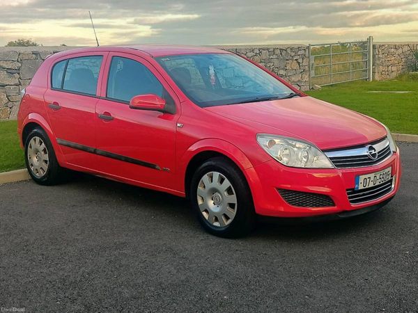 Opel Astra Hatchback, Petrol, 2007, Red