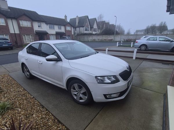 Skoda Octavia Hatchback, Diesel, 2015, White