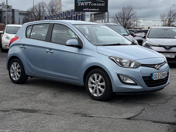 Hyundai i20 Hatchback, Petrol, 2013, Blue