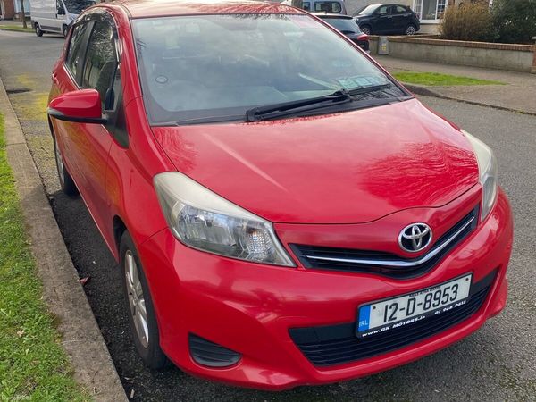 Toyota Yaris Hatchback, Petrol, 2012, Red