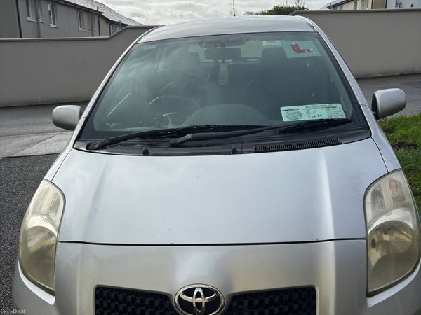 Toyota Yaris Hatchback, Petrol, 2006, Silver