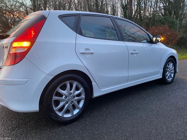 Hyundai i30 Hatchback, Diesel, 2011, White