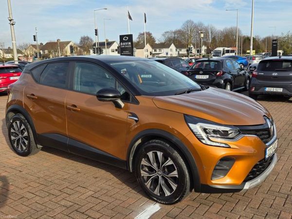 Renault Captur Hatchback, Petrol, 2022, Orange