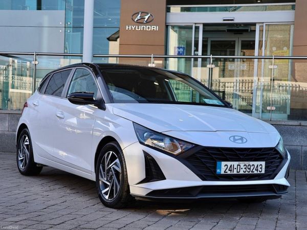 Hyundai i20 Hatchback, Petrol, 2024, White