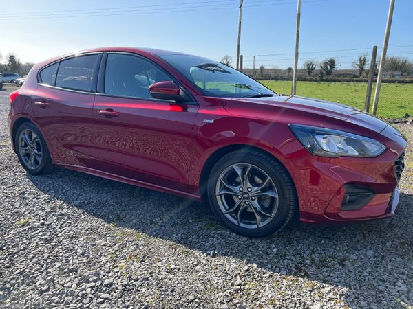 Ford Focus Hatchback, Diesel, 2019, Red