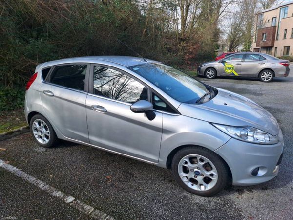 Ford Fiesta Hatchback, Petrol, 2012, Silver