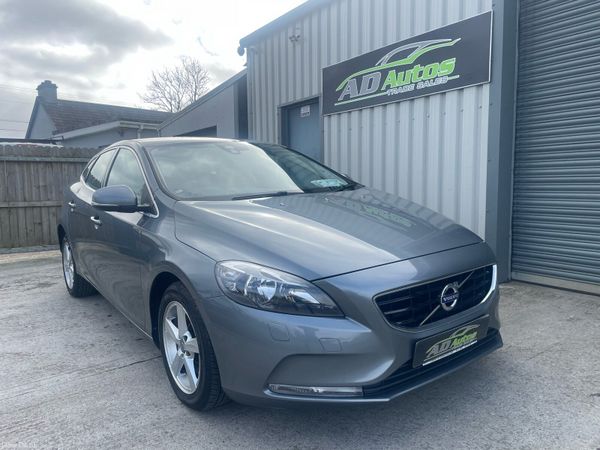 Volvo V40 Hatchback, Diesel, 2016, Silver