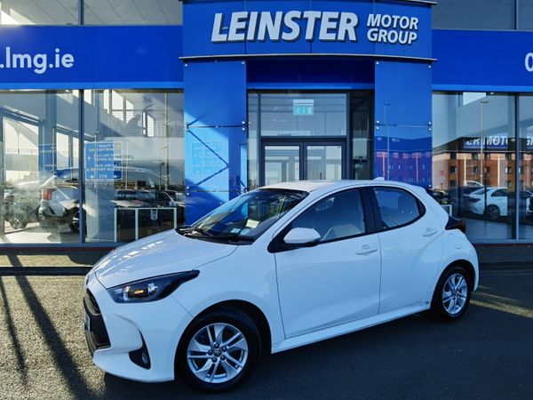 Toyota Yaris Hatchback, Petrol Hybrid, 2023, White