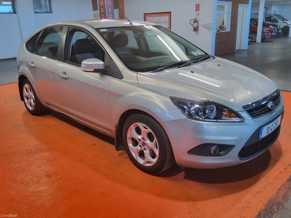 Ford Focus Hatchback, Diesel, 2010, Gold