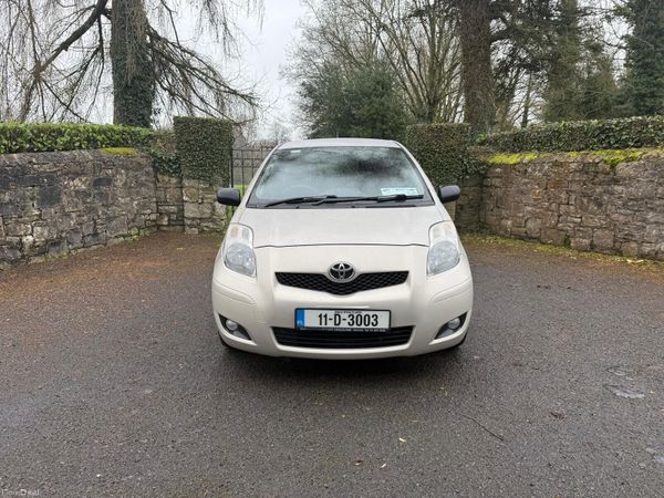 Toyota Yaris Hatchback, Petrol, 2011, Gold