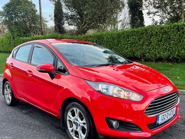 Ford Fiesta Hatchback, Petrol, 2013, Red
