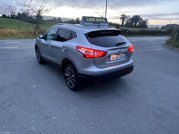 Nissan Qashqai Hatchback, Diesel, 2014, Silver